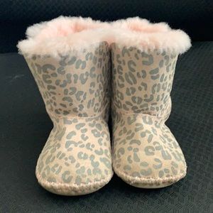 Cassie Leopard UGG boot in size 4/5 girls